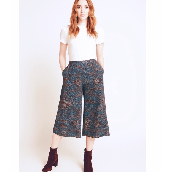 Anthropologie Pants - Anthropologie Essential Culottes snakeskin wide leg pants size 2